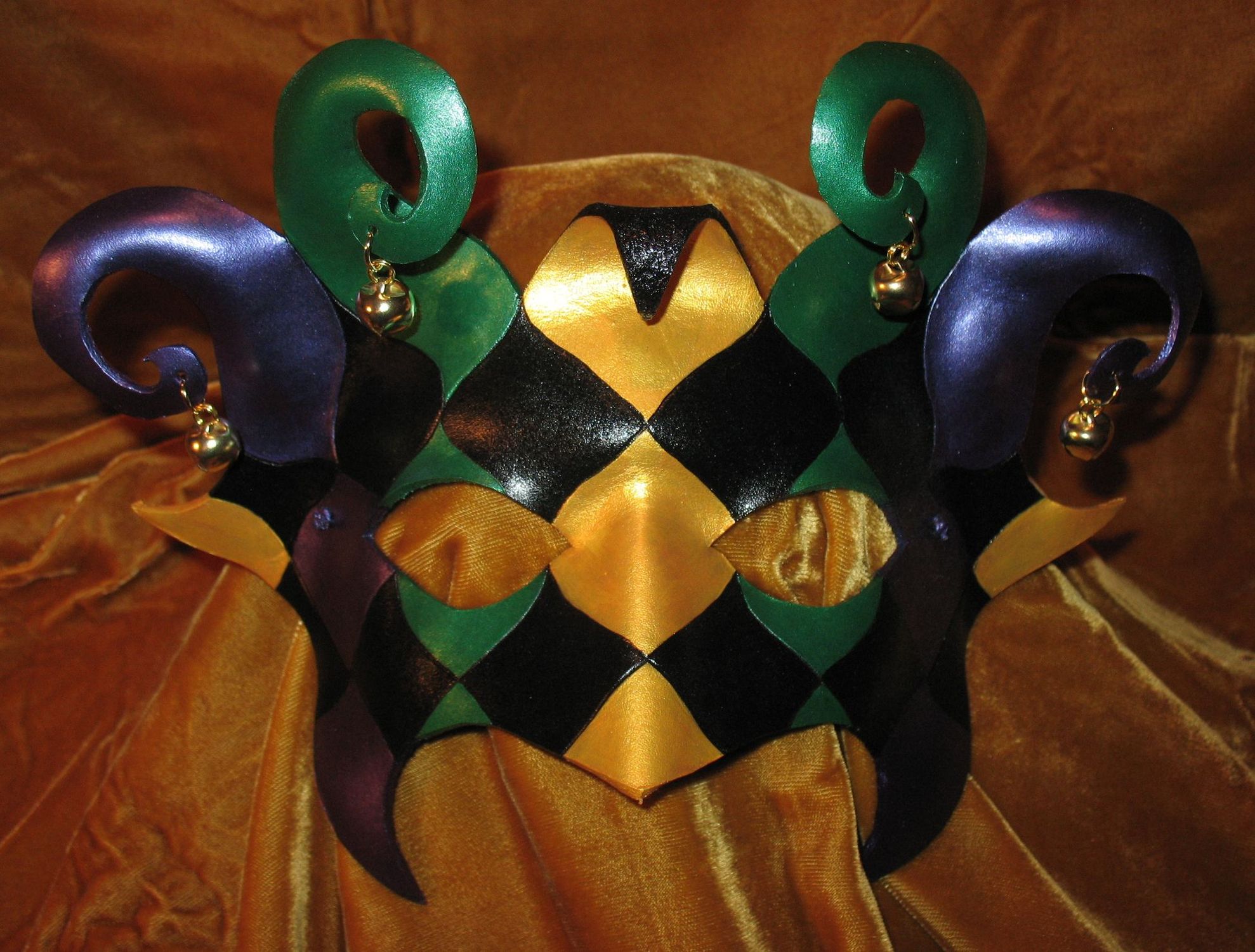 Tri-color Mardi Gras Dark Jester mask.
